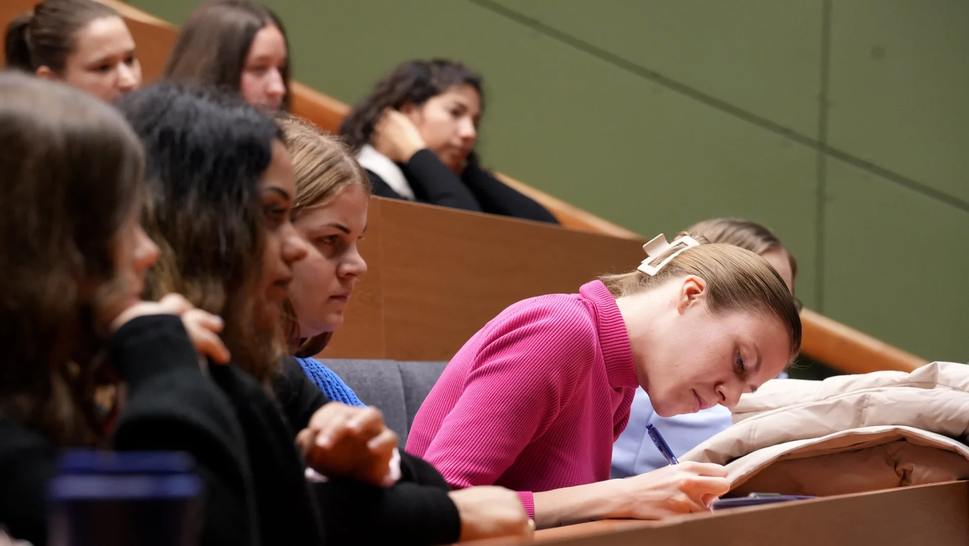 25-11-24_dadogás-kerekasztal (1)