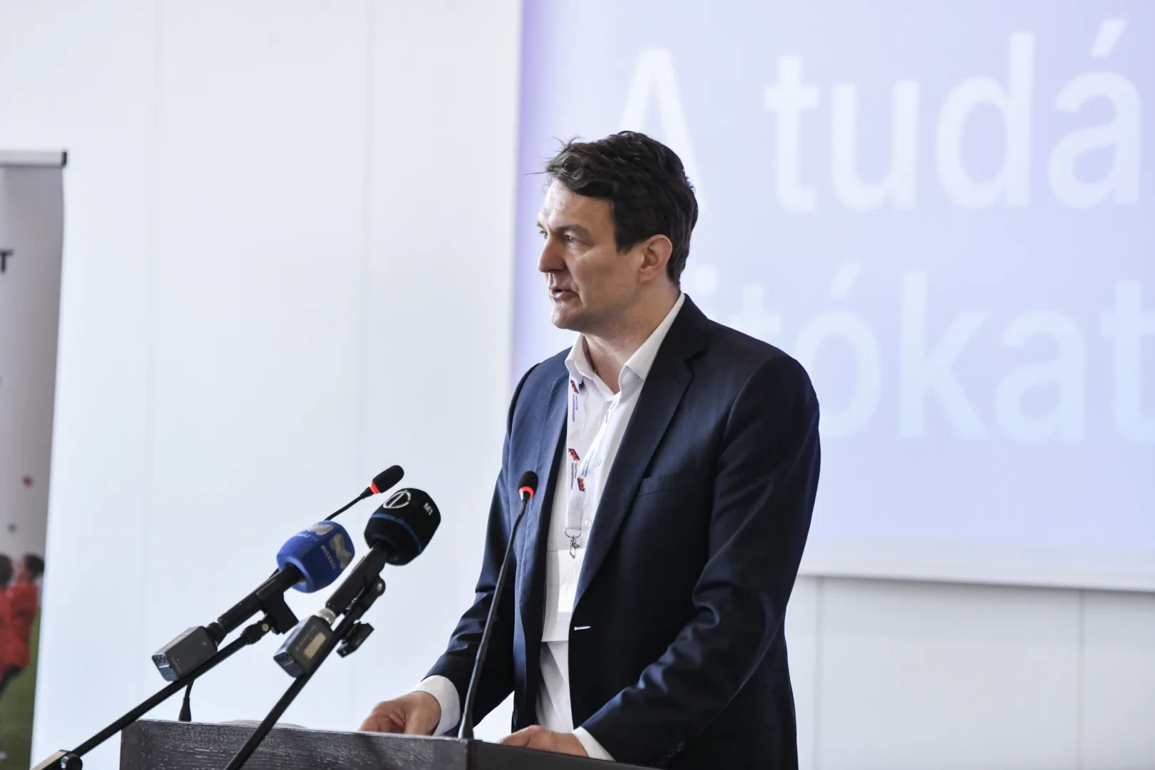 dr. György László