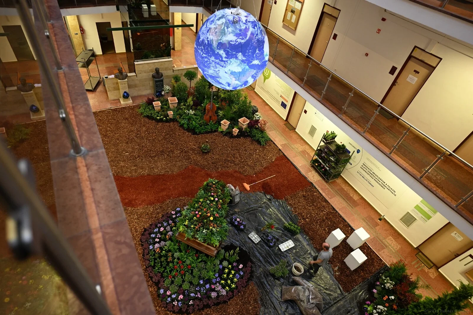 26-04-14_fold-napja-kert2