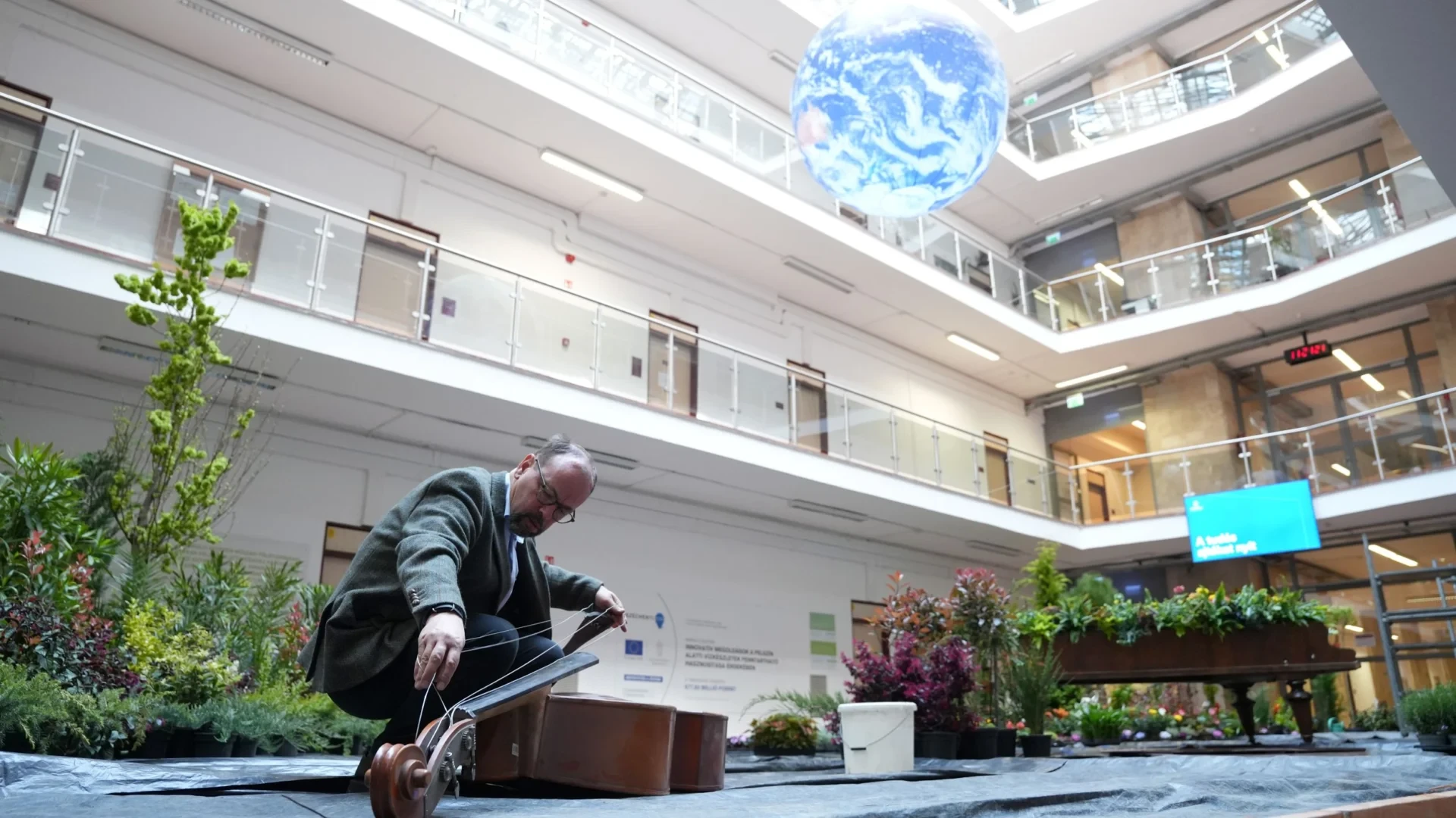 26-04-14_fold-napja-kert3